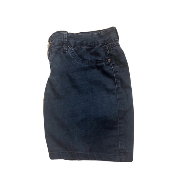 🔥5/$30 One 8 Sz 13 Super Skinny Women Jean Denim Shorts - Picture 3 of 3